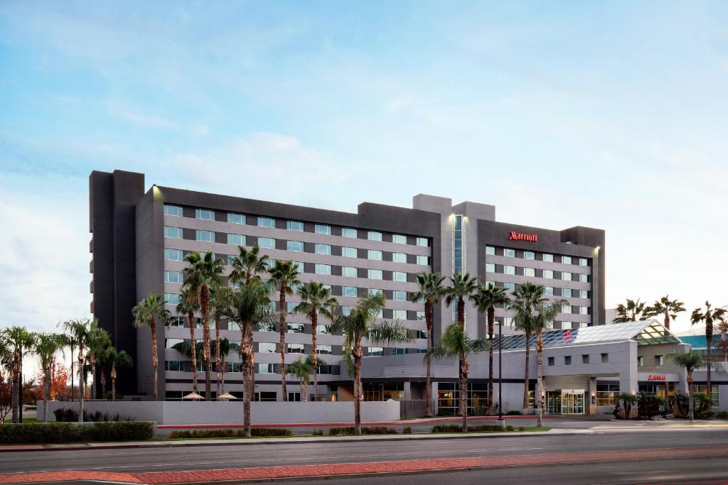 Bakersfield Marriott at the Convention Center Main image 1